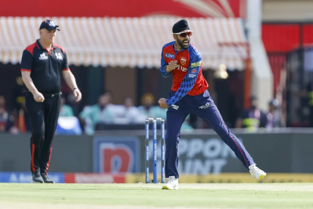 Best Economy Rate Bowlers in IPL 2026